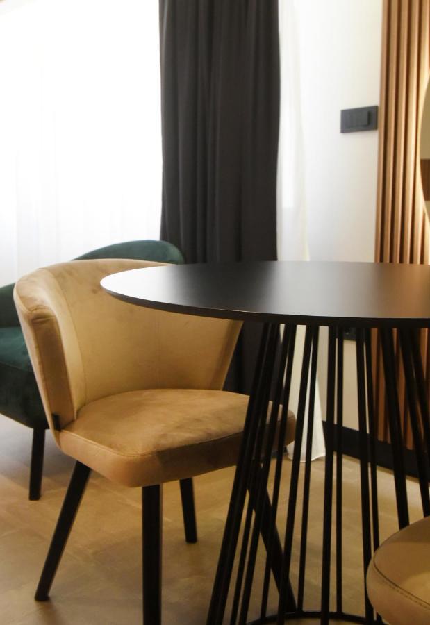 Grandeur Apartments プーラ エクステリア 写真